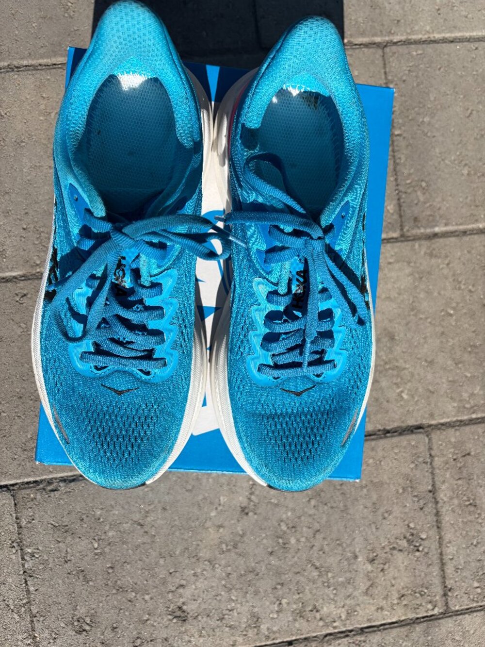 Gorgeous turquoise Hoka Bondi 9, 7.5B, shoes with new, unworn inserts